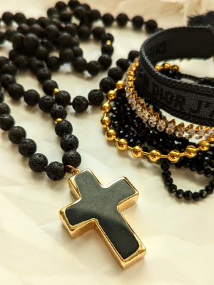1136 Kette Lava Kreuz schwarz